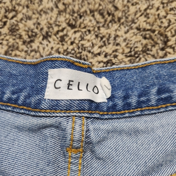 Vici Cello Jean Shorts - Picture 4 of 5